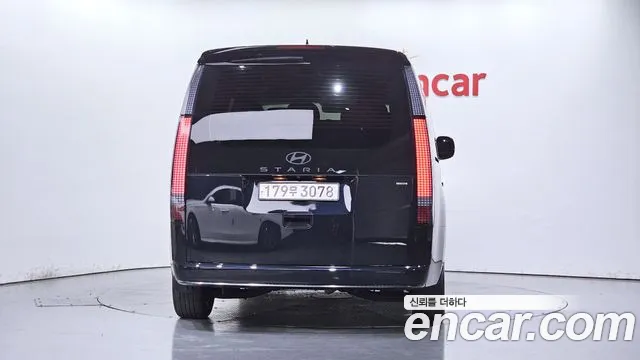 Hyundai Staria 2024 thumb 4