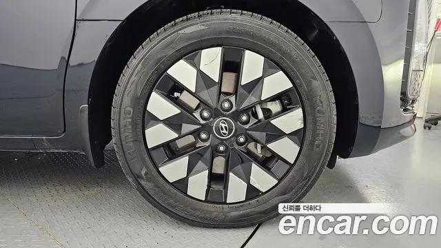 Hyundai Staria 2024 thumb 5