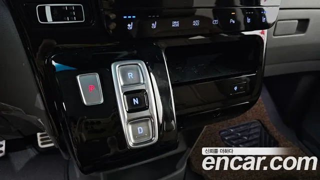 Hyundai Staria 2024 thumb 9