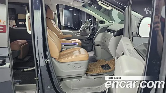 Hyundai Staria 2024 thumb 11