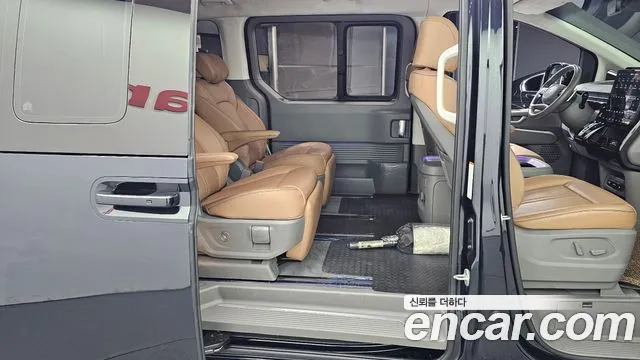 Hyundai Staria 2024 thumb 12