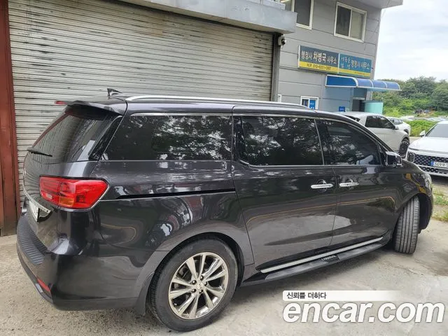 Kia Carnival 2019 thumb 4