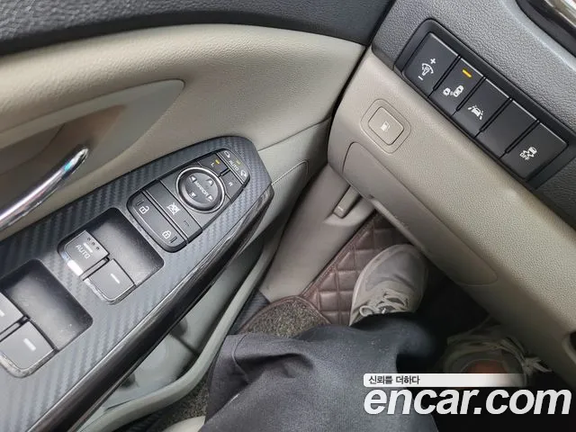 Kia Carnival 2019 thumb 9
