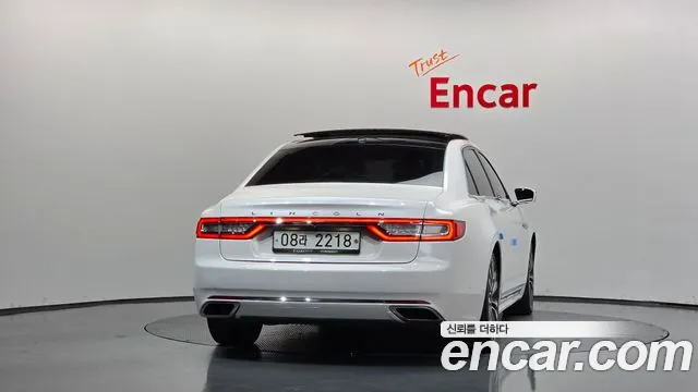 Lincoln Continental 2017 thumb 4