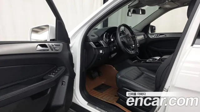 Mercedes-Benz GLE 2018 thumb 10