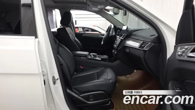 Mercedes-Benz GLE 2018 thumb 11