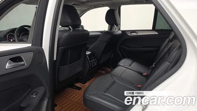 Mercedes-Benz GLE 2018 thumb 12