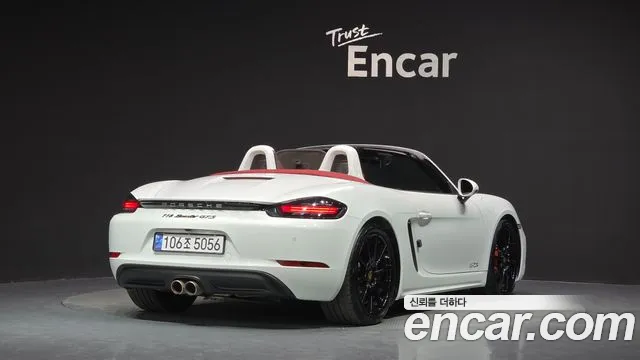 Porsche Cayman 2016 thumb 2