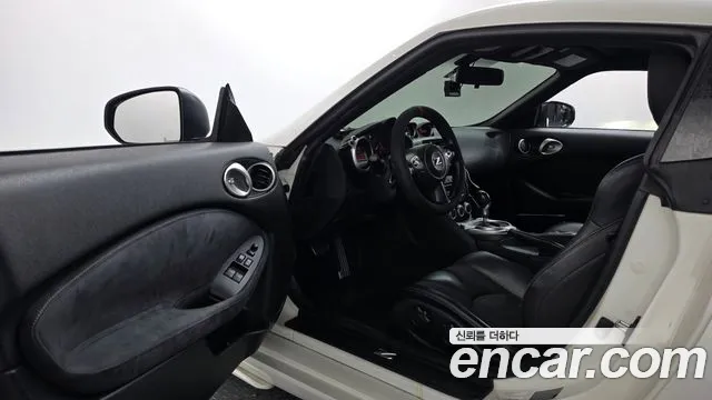 Nissan 370Z 2009 thumb 10
