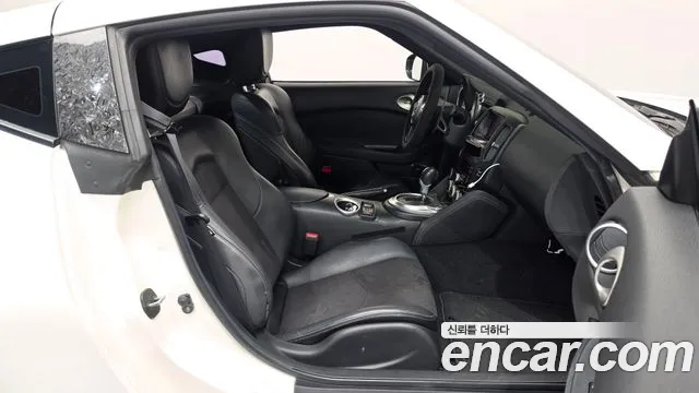 Nissan 370Z 2009 thumb 11