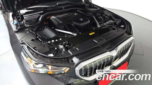 BMW 5-Series 2025 thumb 5