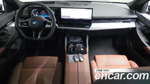 BMW 5-Series 2025 thumb 6