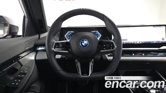 BMW 5-Series 2025 thumb 12