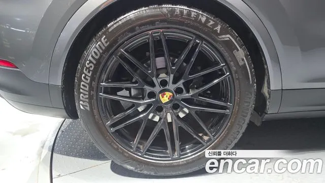 Porsche Cayenne 2023 thumb 5