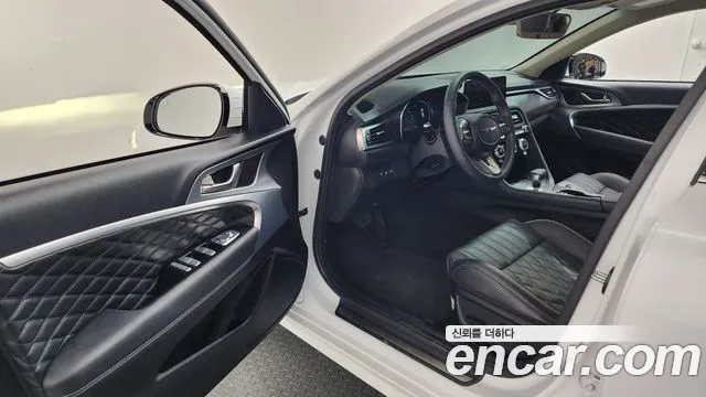 Genesis G70 2022 thumb 10