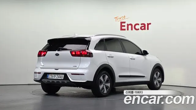 Kia Niro 2016 thumb 2