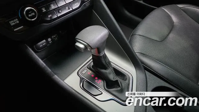 Kia Niro 2016 thumb 9