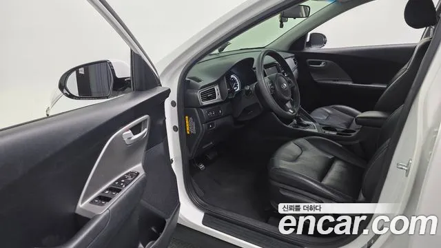 Kia Niro 2016 thumb 11