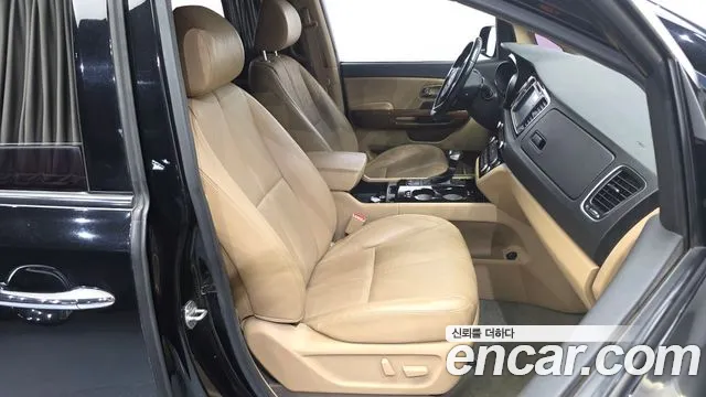 Kia Carnival 2016 thumb 11