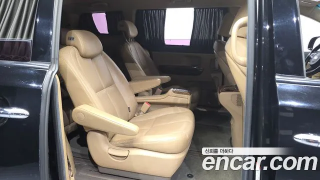Kia Carnival 2016 thumb 12