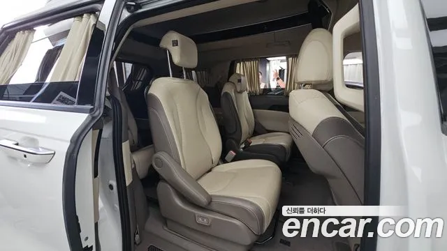 Kia Carnival 2023 thumb 12