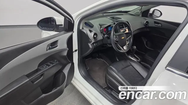 ChevroletGMDaewoo Aveo 2014 thumb 10