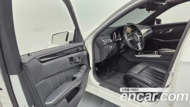 Mercedes-Benz E-Класс 2015 thumb 10