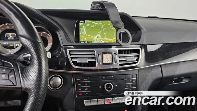 Mercedes-Benz E-Класс 2015 thumb 12