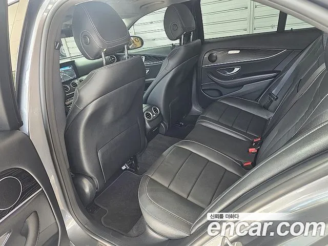Mercedes-Benz E-Класс 2017 thumb 9