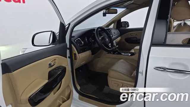 Kia Carnival 2019 thumb 10