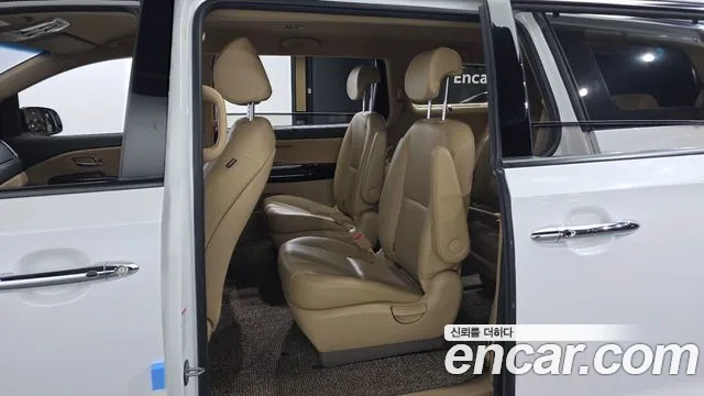 Kia Carnival 2019 thumb 11