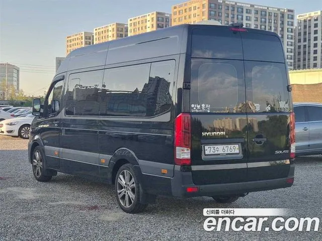 Hyundai Staria 2021 thumb 2