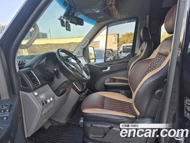Hyundai Staria 2021 thumb 6