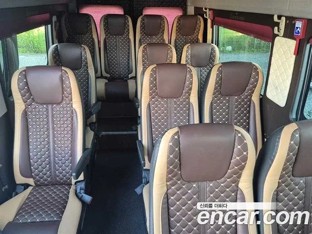 Hyundai Staria 2021 thumb 10