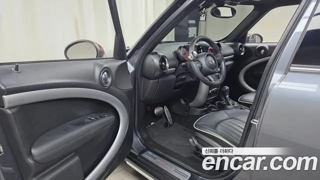 MINI Countryman 2016 thumb 10