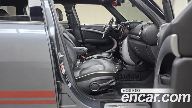 MINI Countryman 2016 thumb 11