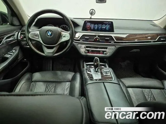 BMW 7-Series 2016 thumb 5