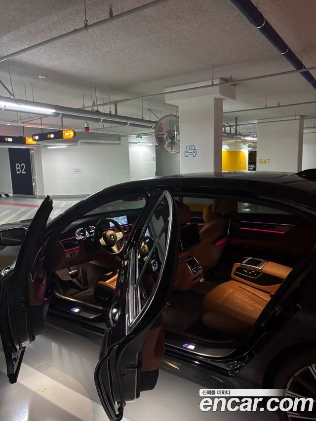 BMW 7-Series 2019 thumb 2