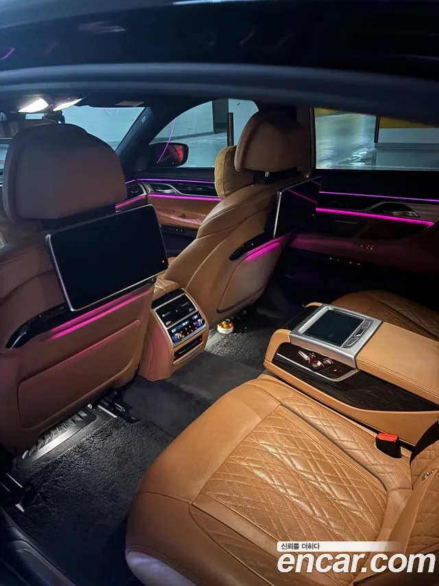 BMW 7-Series 2019 thumb 4
