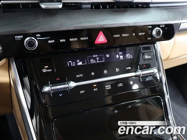 Kia Carnival 2023 thumb 10