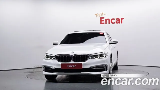BMW 5-Series 2018 thumb 3