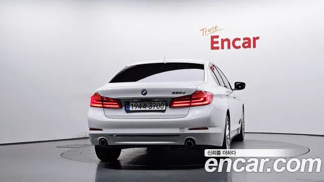 BMW 5-Series 2018 thumb 4