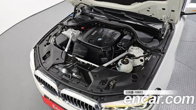 BMW 5-Series 2018 thumb 6