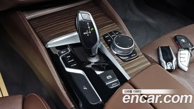 BMW 5-Series 2018 thumb 9