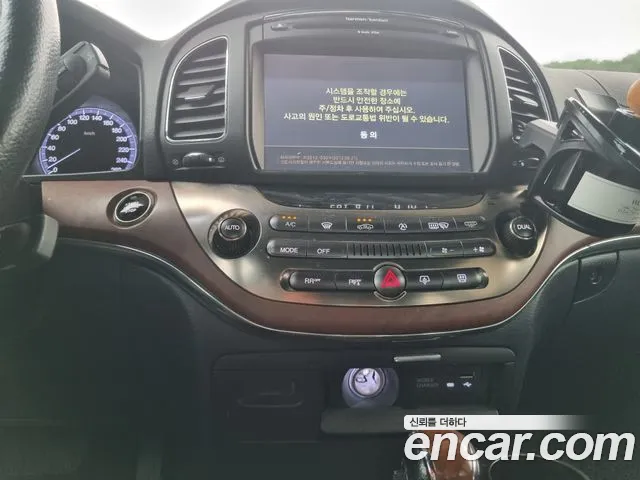 KG_Mobility_Ssangyong Chairman 2013 thumb 10