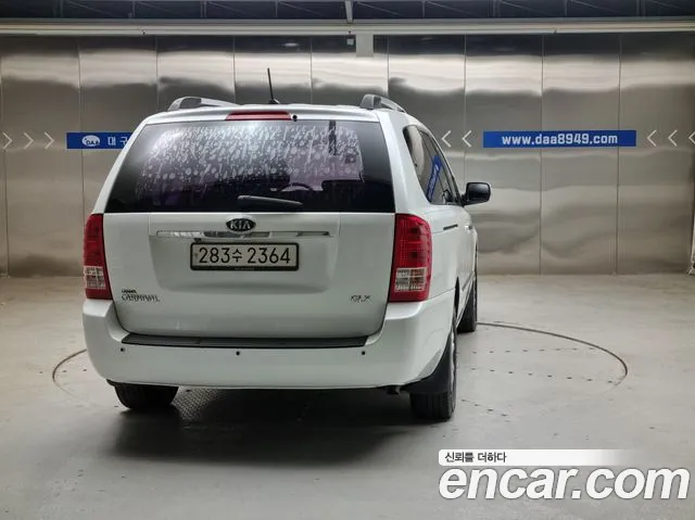 Kia Carnival 2013 thumb 2