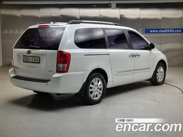 Kia Carnival 2013 thumb 4