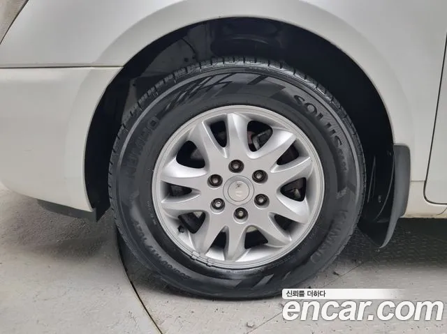 Kia Carnival 2013 thumb 6