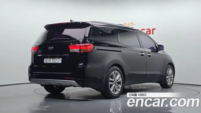 Kia Carnival 2015 thumb 2