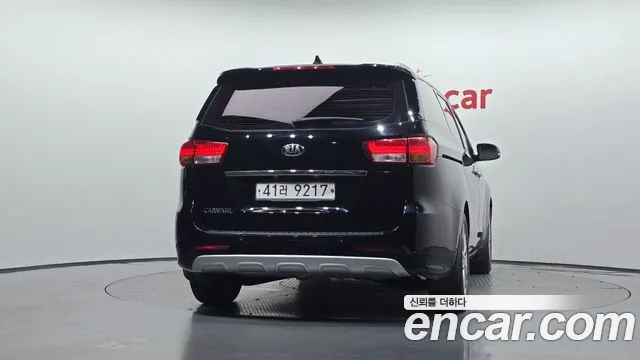 Kia Carnival 2015 thumb 4